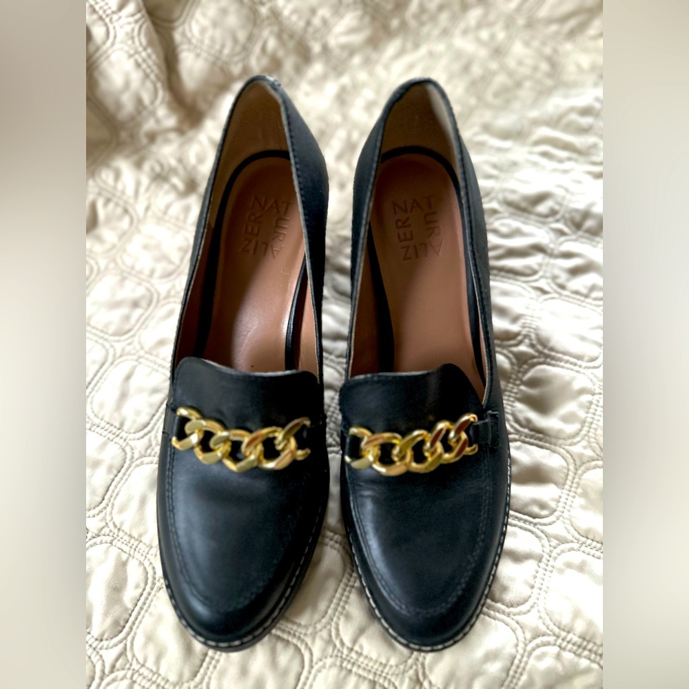 Naturalizer Women's Black Loafers with Gold Chain